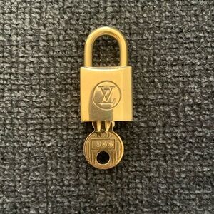 Louis Vuitton lock and key 200 series #226